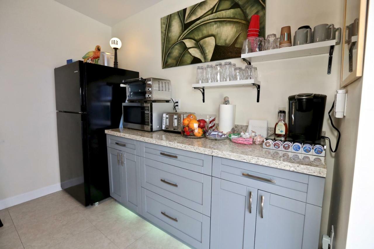 Fantasy Island Inn, Caters To Men Wilton Manors Esterno foto