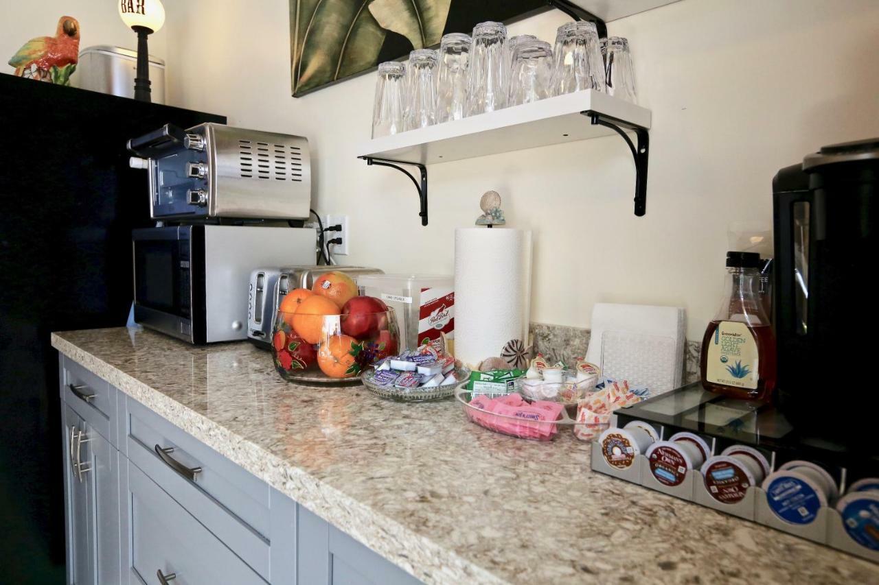 Fantasy Island Inn, Caters To Men Wilton Manors Esterno foto