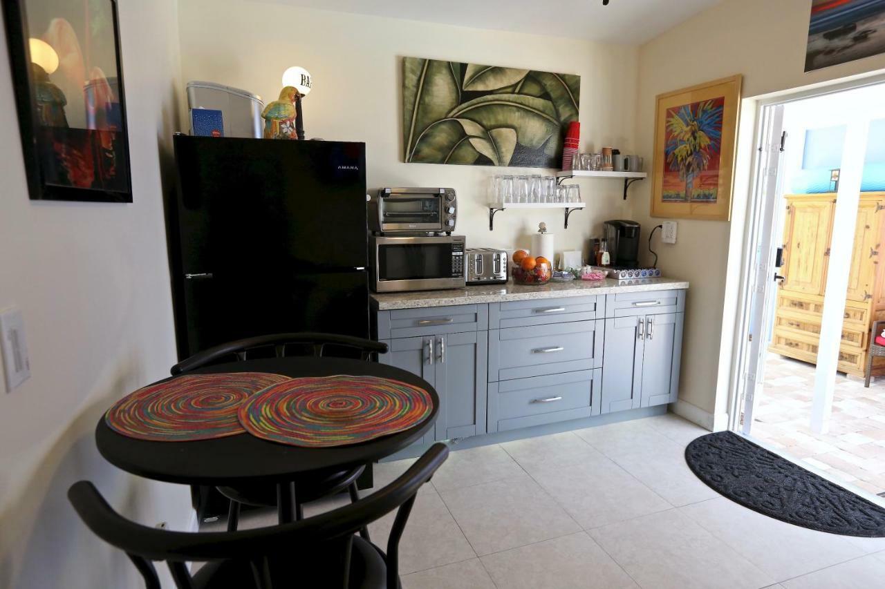Fantasy Island Inn, Caters To Men Wilton Manors Esterno foto